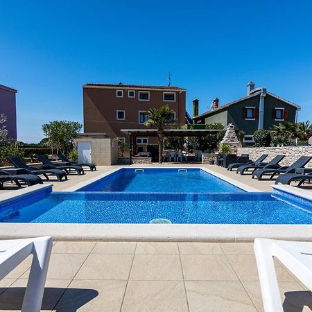 Family Friendly Apartments With A Swimming Pool Valbandon, Fazana - 2201 Štinjan Kültér fotó
