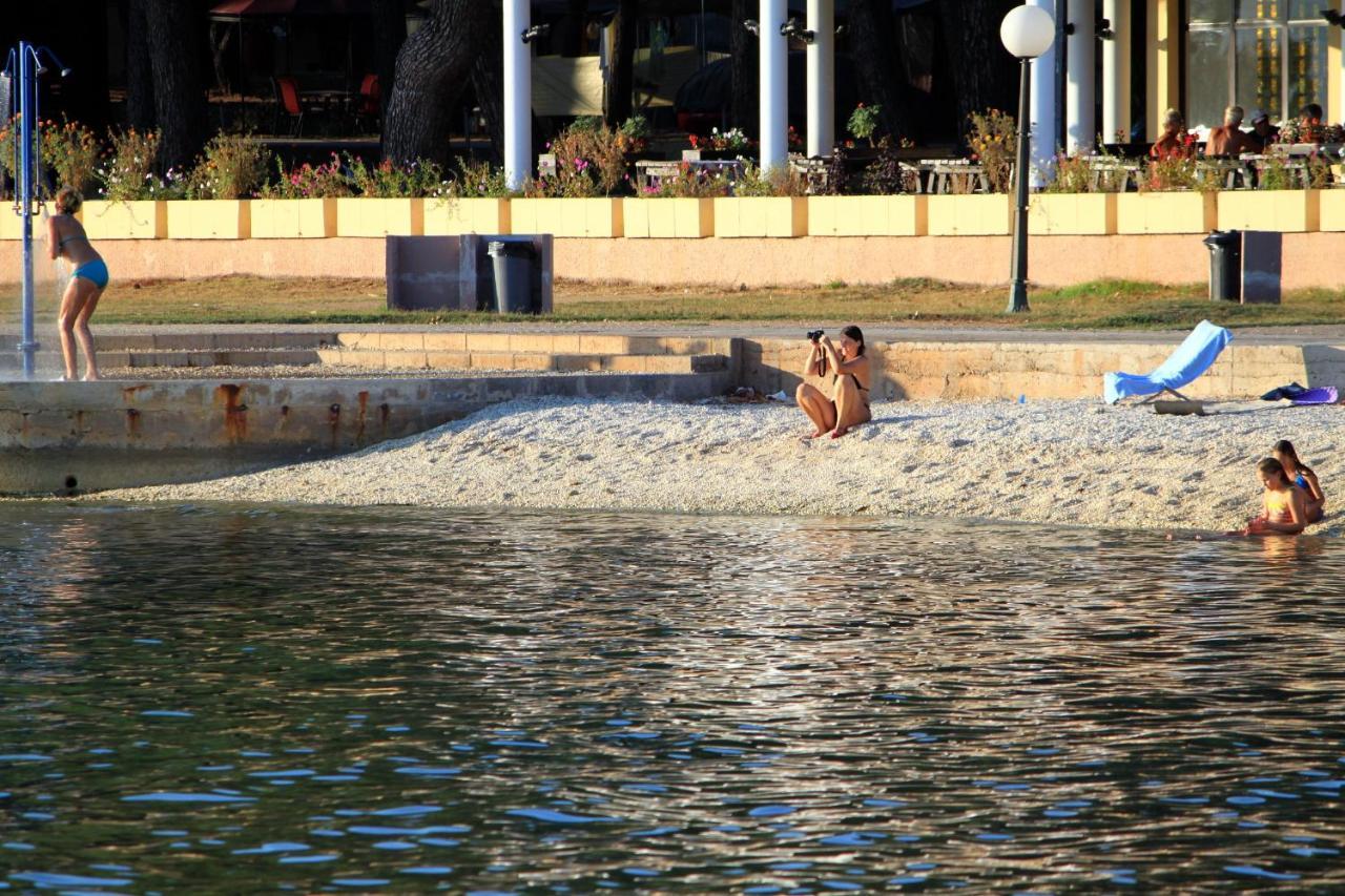 Family Friendly Apartments With A Swimming Pool Valbandon, Fazana - 2201 Štinjan Kültér fotó