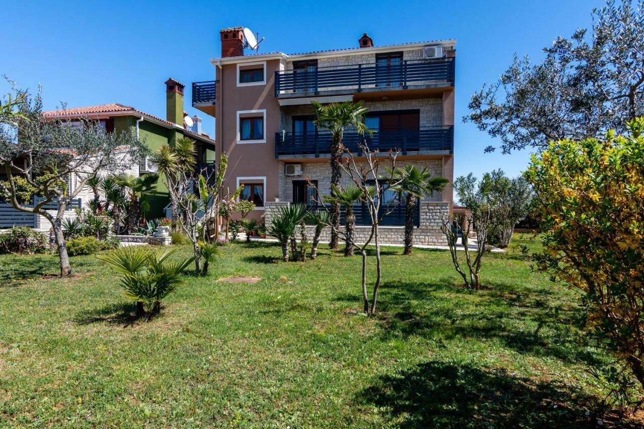 Family Friendly Apartments With A Swimming Pool Valbandon, Fazana - 2201 Štinjan Kültér fotó