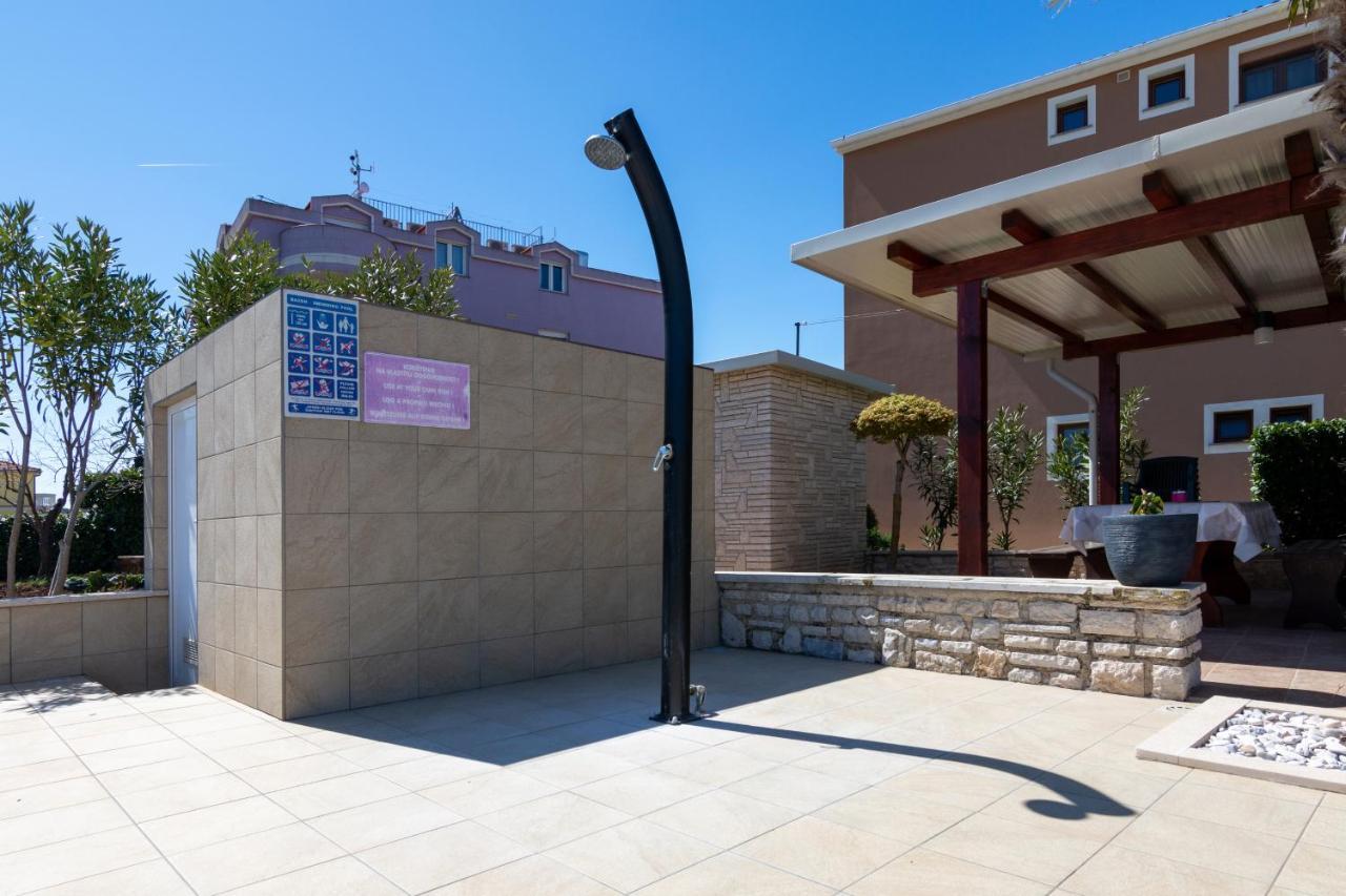 Family Friendly Apartments With A Swimming Pool Valbandon, Fazana - 2201 Štinjan Kültér fotó