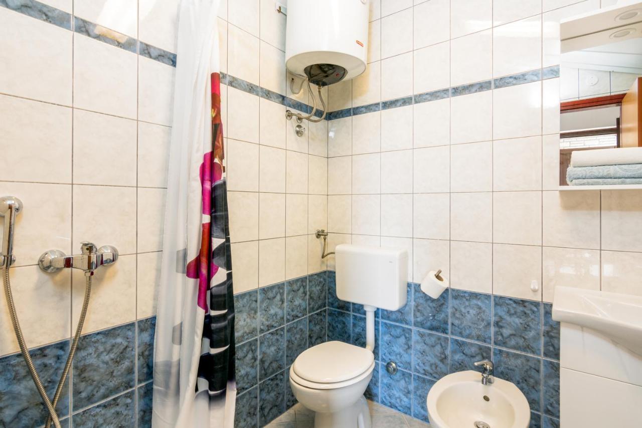 Family Friendly Apartments With A Swimming Pool Valbandon, Fazana - 2201 Štinjan Kültér fotó