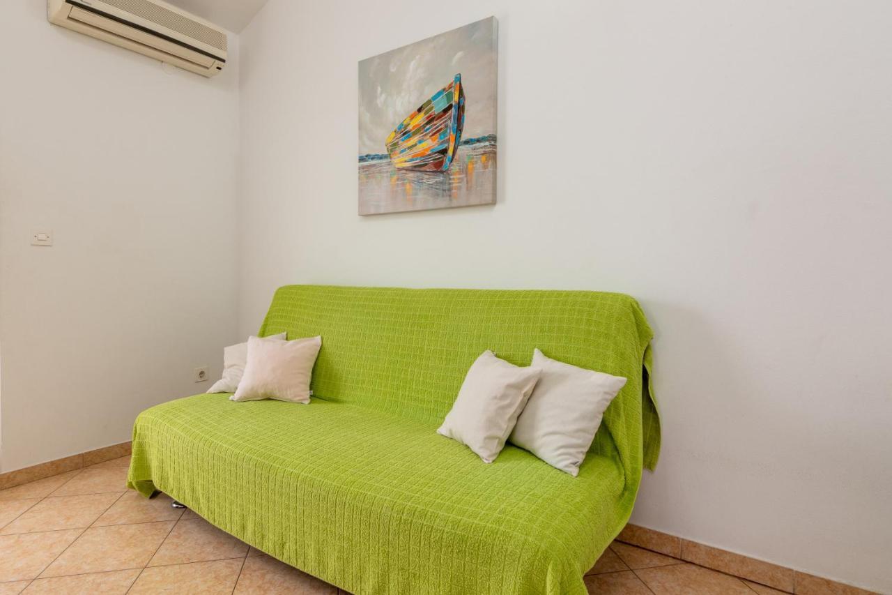 Family Friendly Apartments With A Swimming Pool Valbandon, Fazana - 2201 Štinjan Kültér fotó