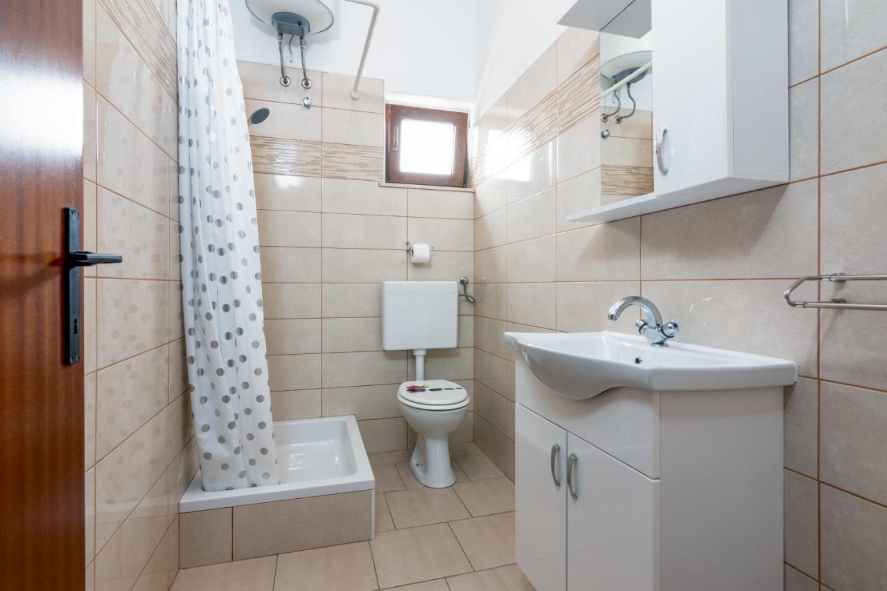 Family Friendly Apartments With A Swimming Pool Valbandon, Fazana - 2201 Štinjan Kültér fotó