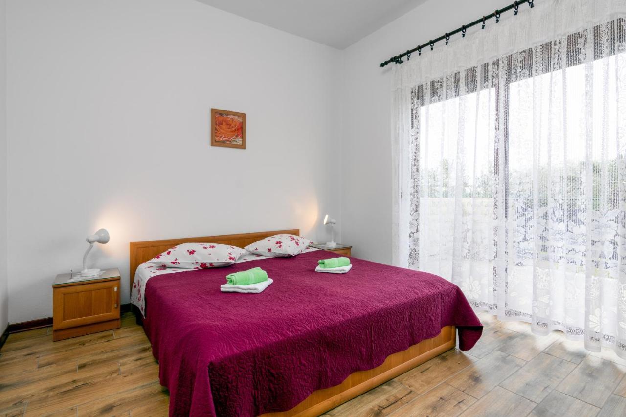 Family Friendly Apartments With A Swimming Pool Valbandon, Fazana - 2201 Štinjan Kültér fotó