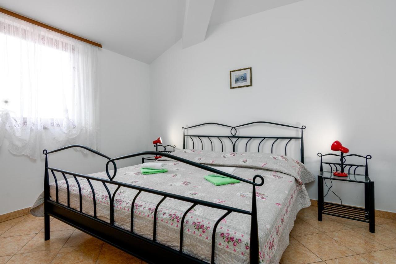 Family Friendly Apartments With A Swimming Pool Valbandon, Fazana - 2201 Štinjan Kültér fotó