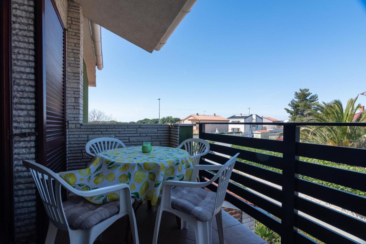 Family Friendly Apartments With A Swimming Pool Valbandon, Fazana - 2201 Štinjan Kültér fotó