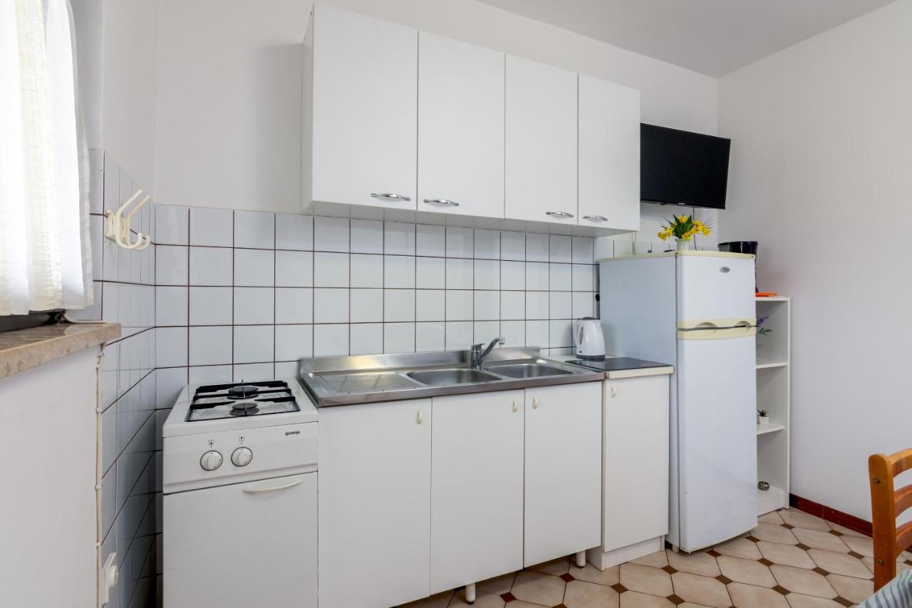 Family Friendly Apartments With A Swimming Pool Valbandon, Fazana - 2201 Štinjan Kültér fotó
