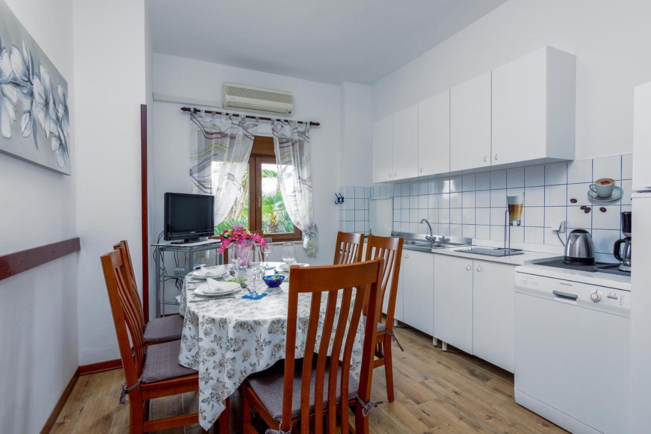 Family Friendly Apartments With A Swimming Pool Valbandon, Fazana - 2201 Štinjan Kültér fotó