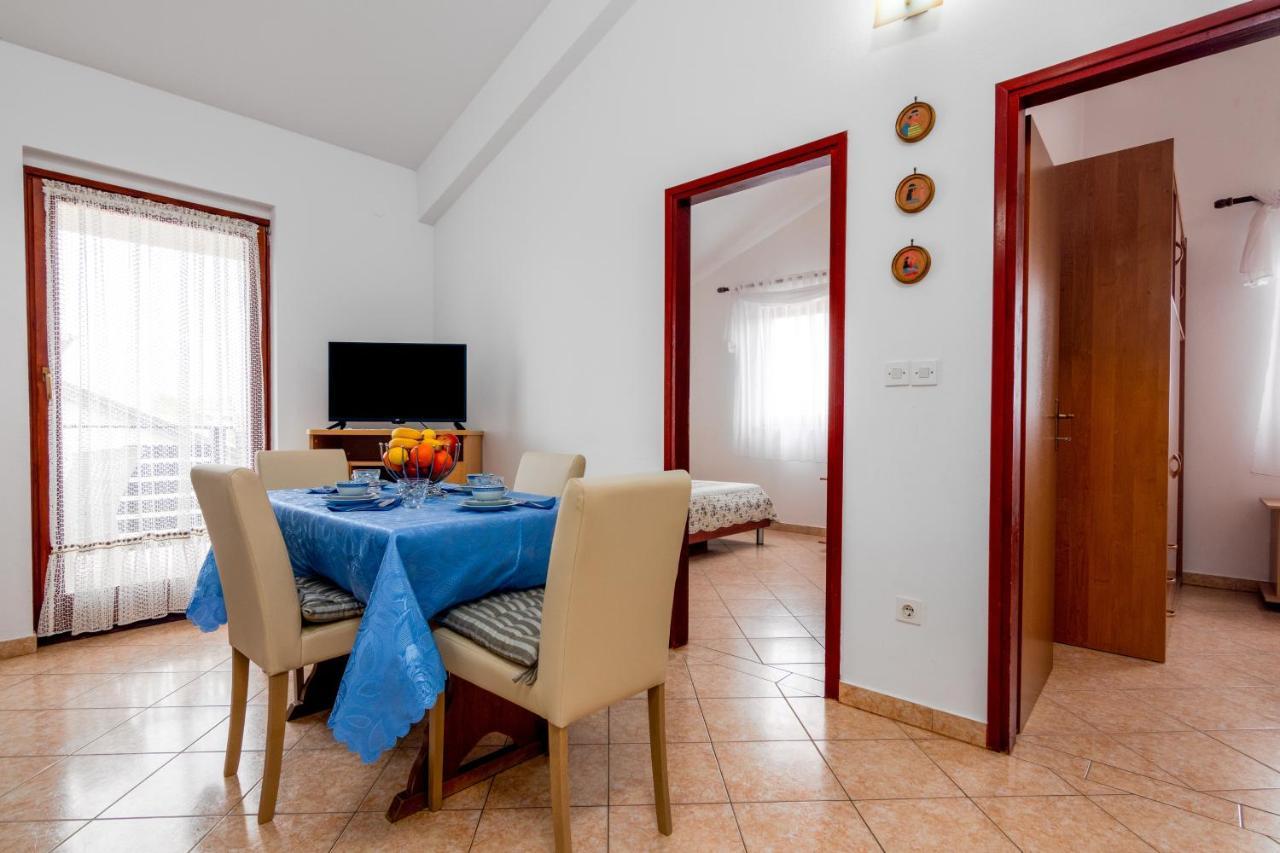 Family Friendly Apartments With A Swimming Pool Valbandon, Fazana - 2201 Štinjan Kültér fotó