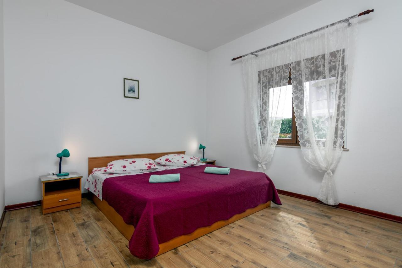 Family Friendly Apartments With A Swimming Pool Valbandon, Fazana - 2201 Štinjan Kültér fotó